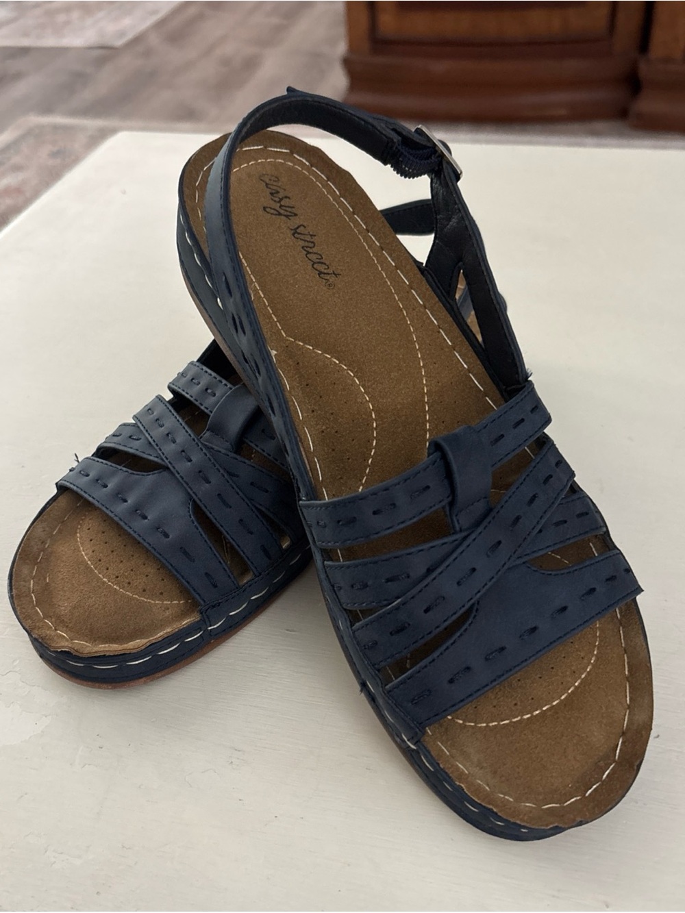Easy street 8.5 Navy Strappy Comfort Sandals